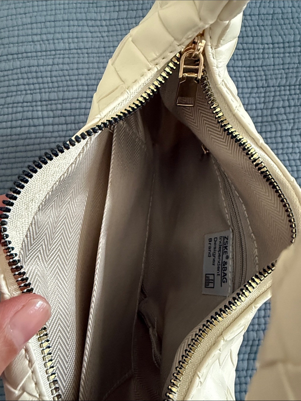 Bottega Veneta Mini Jodie Inspired Woven Hobo Bag in Cream - Picture 3 of 5